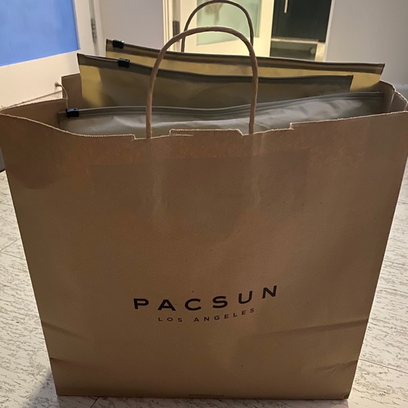 FOG ESSENTIALS (crew neck & 2 tshirts) - Picture 7 of 7